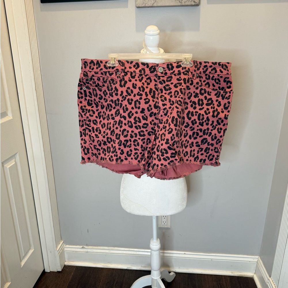 Torrid 5 Inch Boyfriend Vintage Stretch High-Rise Short